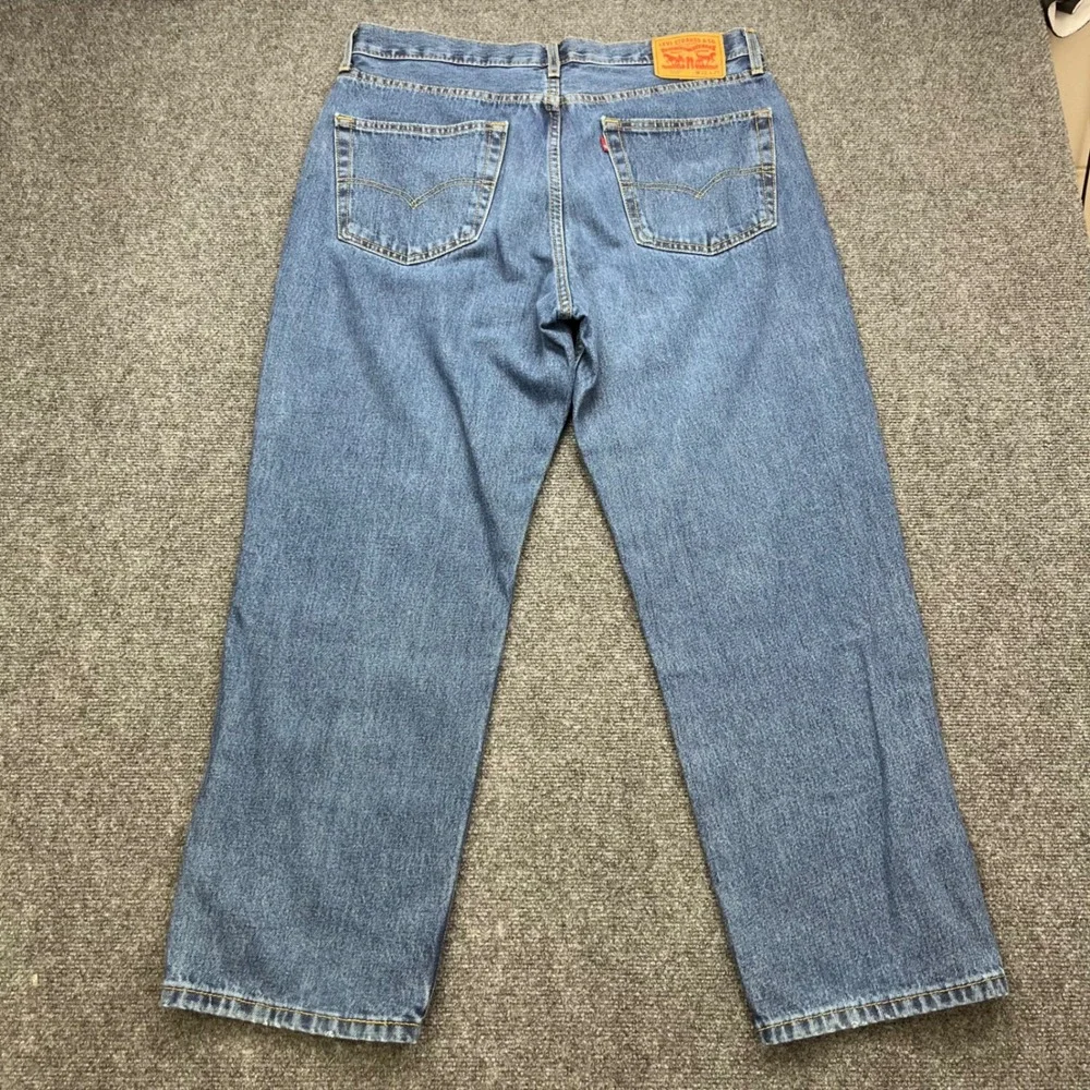Levi's 550 Relaxed Fit Tapered Leg Medium Wash Blue Denim Jeans